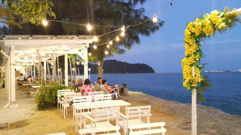 Teluk Batik 17Paradisehome Private Pool Karaoke Snooker Bbq 15Pax 루무트 외부 사진